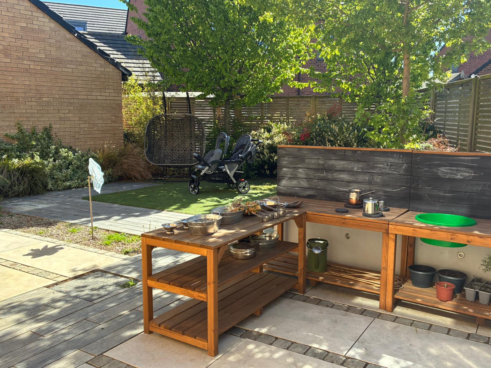 Outdoor play & Mud Kitchen